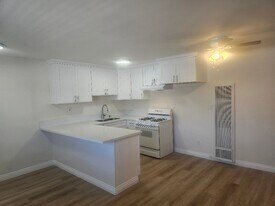 14323 Haynes St in Los Angeles, CA - Building Photo