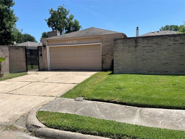 property at 12419 Sungate Ln