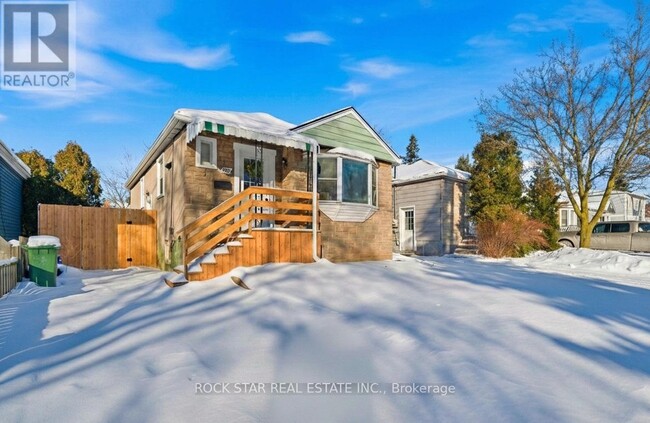 property at 86 E 38th St