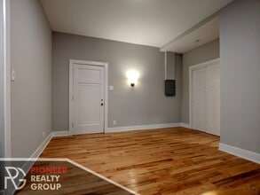 4542 N Damen Ave, Unit #4546-201 in Chicago, IL - Building Photo - Building Photo