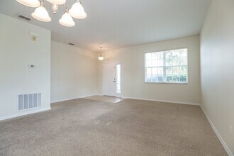 157 Adoncia Way, Unit R065 in Sanford, FL - Building Photo - Building Photo