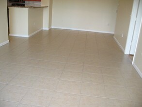 7824 Sonoma Springs Cir-Unit -303 in Lake Worth, FL - Building Photo - Building Photo