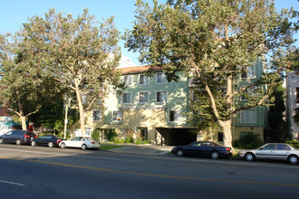 Sycamore Village in Los Angeles, CA - Building Photo - Building Photo