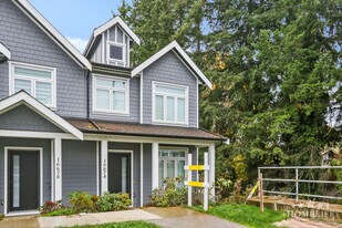 16674-16616 16 Ave in Surrey, BC - Building Photo