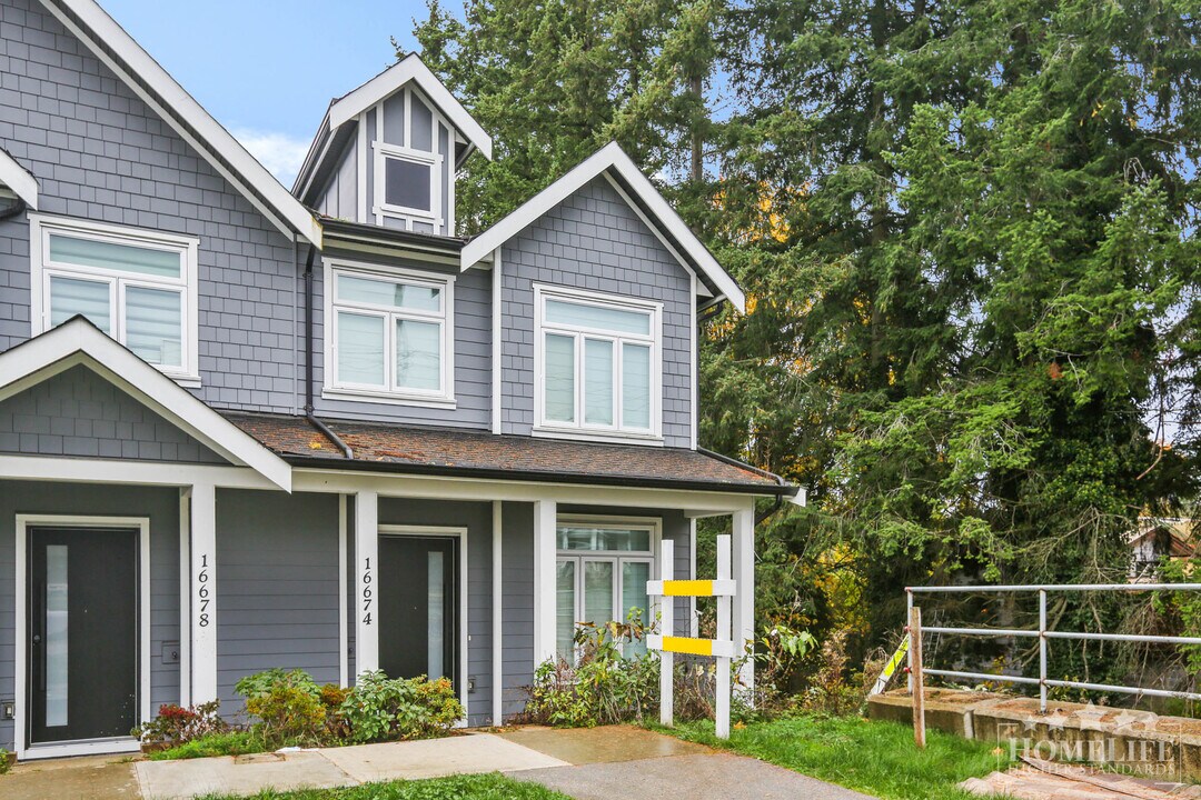 16674-16616 16 Ave in Surrey, BC - Building Photo