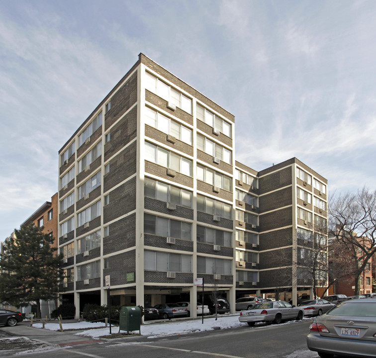 6301 N Winthrop Ave in Chicago, IL - Foto de edificio