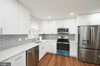 9900 Kingsbridge Dr, Unit 5 in Fairfax, VA - Building Photo - Building Photo
