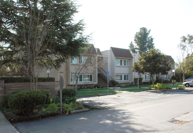 Palo Alto Gardens in Palo Alto, CA - Building Photo - Building Photo