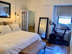 157 E 72nd St, Unit 15E in New York, NY - Foto de edificio - Building Photo