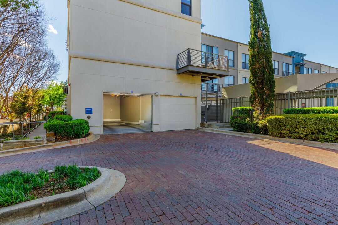 4414 Cedar Springs Rd in Dallas, TX - Building Photo