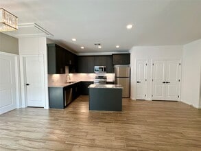 11555 Persimmon St in Willis, TX - Building Photo - Building Photo