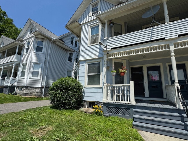 17 Hillside Ave in Naugatuck, CT - Building Photo - Building Photo