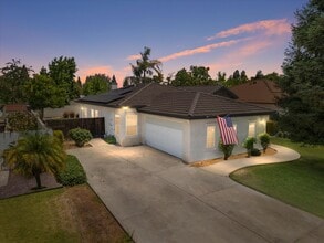 9814 Autumn Serenade Ct in Bakersfield, CA - Building Photo - Building Photo