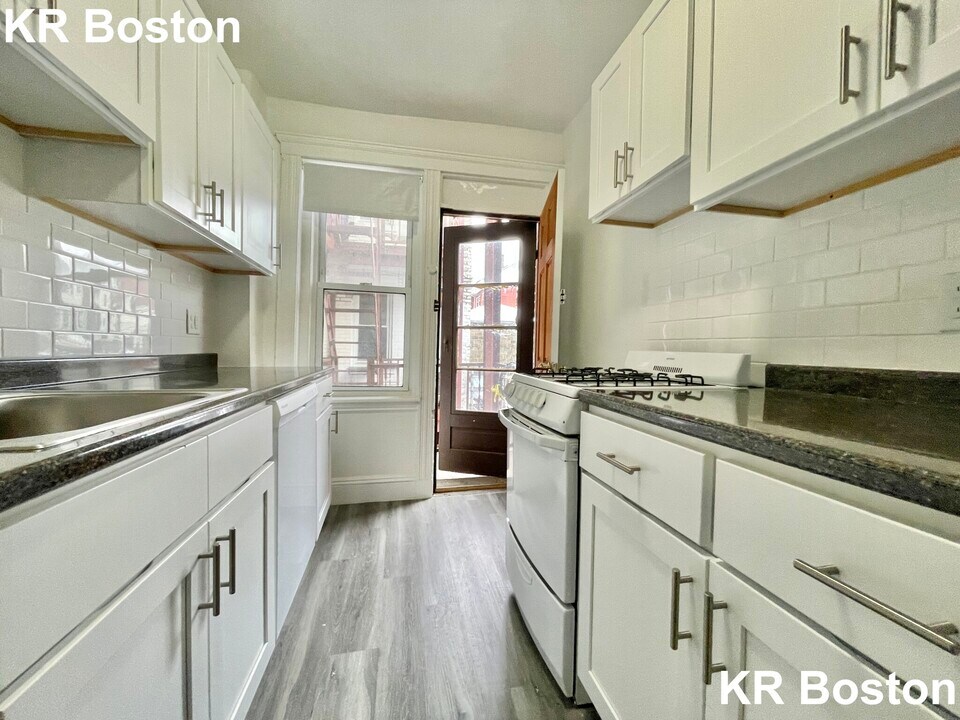 116 Washington St in Boston, MA - Building Photo