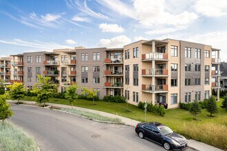 Le Trianon in St. Laurent, QC - Building Photo - Building Photo