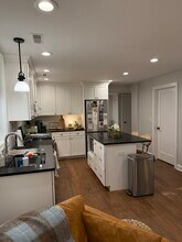 1037 W Wellington Ave in Chicago, IL - Building Photo - Building Photo