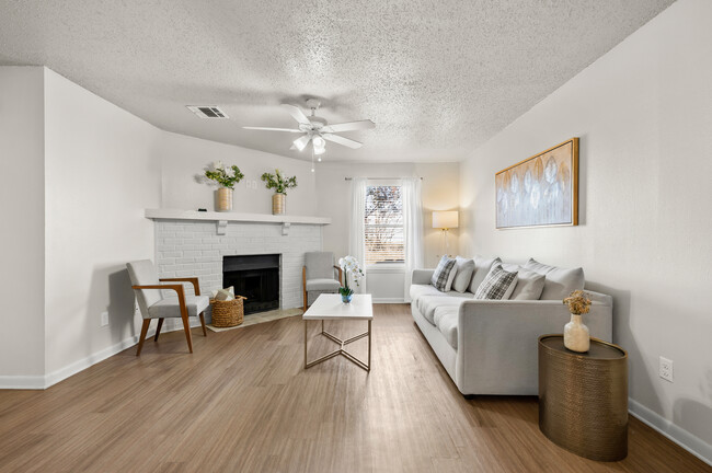 Seasons & Woodale Apartments in Monroe, LA - Foto de edificio - Interior Photo