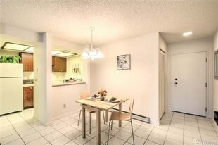 14630 NE 32nd St in Bellevue, WA - Building Photo