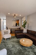 2331 N Lister Ave in Chicago, IL - Building Photo - Building Photo