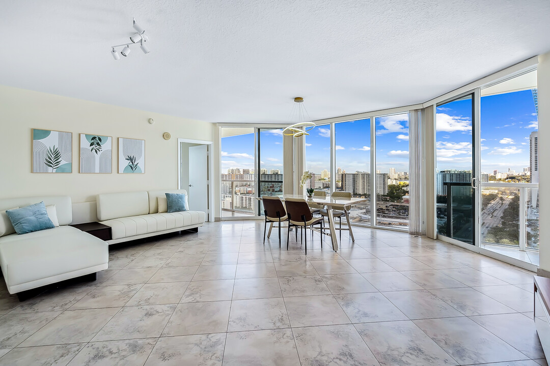 16699 Collins Ave, Unit 2307 in Sunny Isles Beach, FL - Building Photo