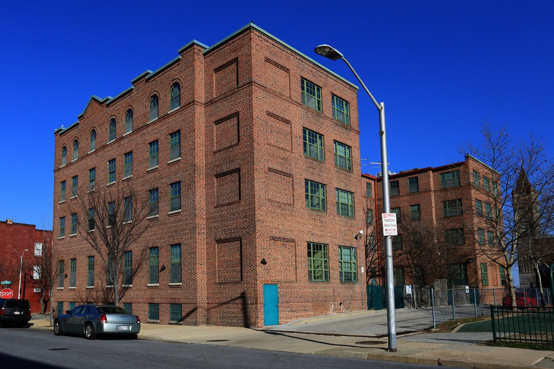 Oliver Plaza in Baltimore, MD - Foto de edificio