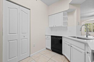 6203 Myrtlewood Cir W in Palm Beach Gardens, FL - Building Photo