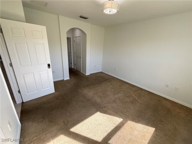 4369 Dutchess Park Rd in Ft. Myers, FL - Building Photo - Building Photo
