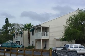 Casey Court Apartments in La Belle, FL - Building Photo - Building Photo