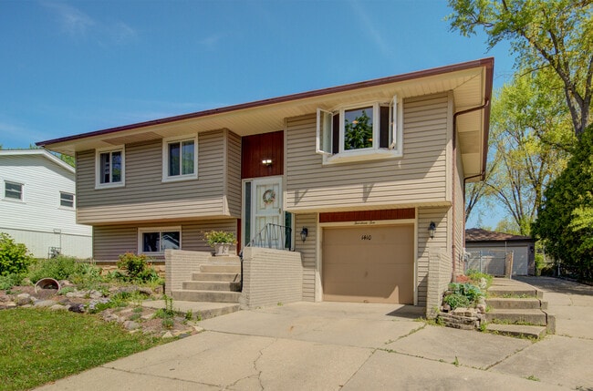 1410 Concord Ln in Schaumburg, IL - Building Photo - Building Photo
