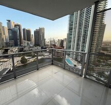 350 S Miami Ave, Unit 2410 in Miami, FL - Building Photo