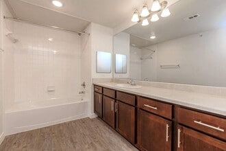 4100 N Parkdale Ln in Denison, TX - Building Photo - Building Photo