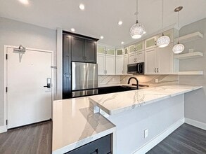 2445 Brant St in San Diego, CA - Building Photo - Building Photo