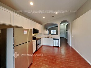 2555 W Lynne Ln in Phoenix, AZ - Foto de edificio - Building Photo