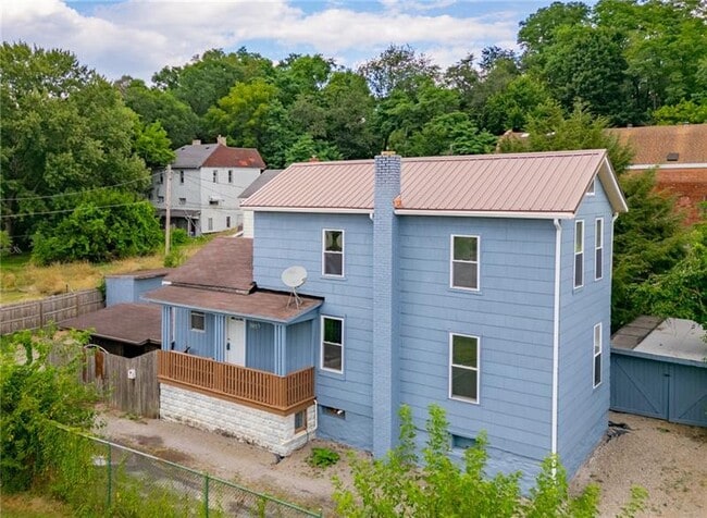 property at 305 1/2 E Lutton St