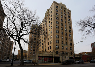 Uptown Regency - 5050 N Sheridan Rd in Chicago, IL - Building Photo - Building Photo