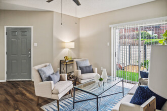 Collin Creek in Plano, TX - Foto de edificio - Building Photo
