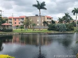 5221 Geneva Ct, Unit 000 in Doral, FL - Building Photo