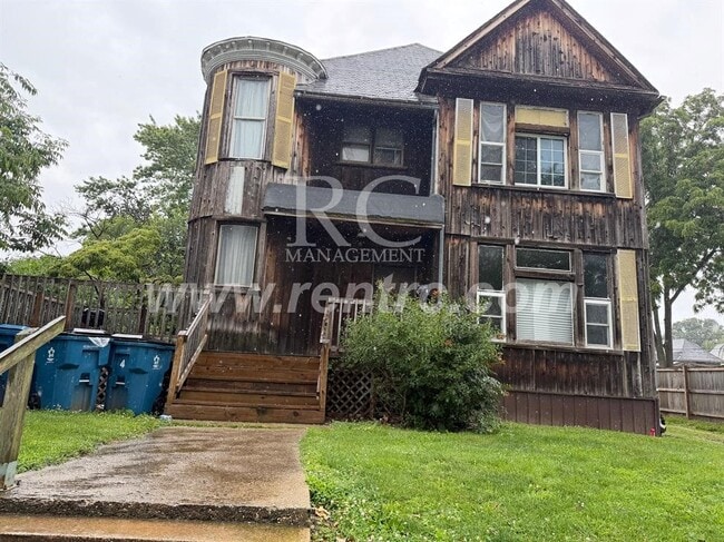 property at 1124 N Walnut St