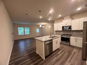 911 Falls Grove Trl in High Point, NC - Building Photo - Building Photo