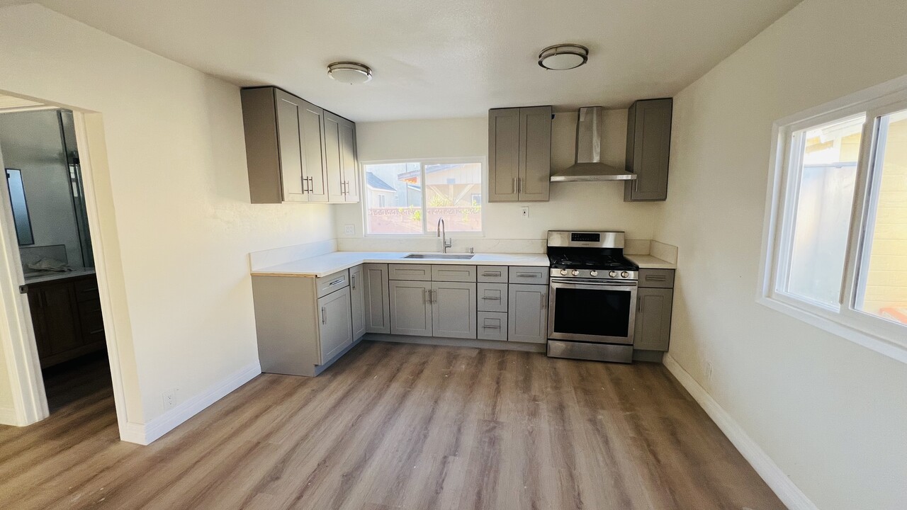847 W 43rd Pl in Los Angeles, CA - Building Photo