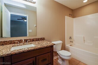 2617 43rd St W in Lehigh Acres, FL - Foto de edificio - Building Photo
