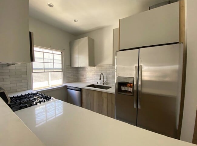 Dos Diablos in Los Angeles, CA - Building Photo - Building Photo