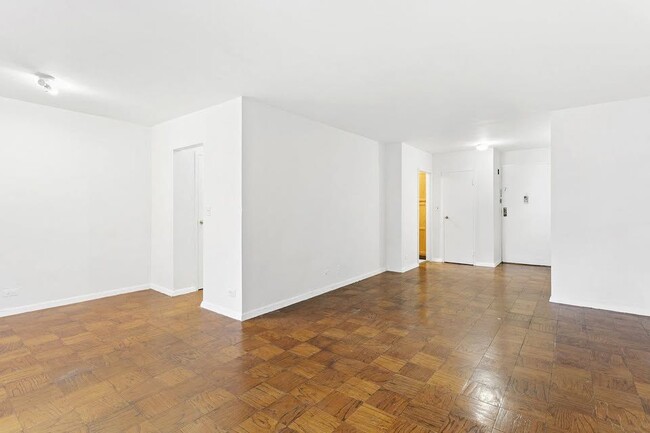 392 Central Park West, Unit 1U in New York, NY - Building Photo - Building Photo