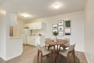 Eastgate Manor in Lloydminster, SK - Building Photo