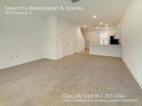 8956 Daybreak St in Sarasota, FL - Building Photo - Building Photo