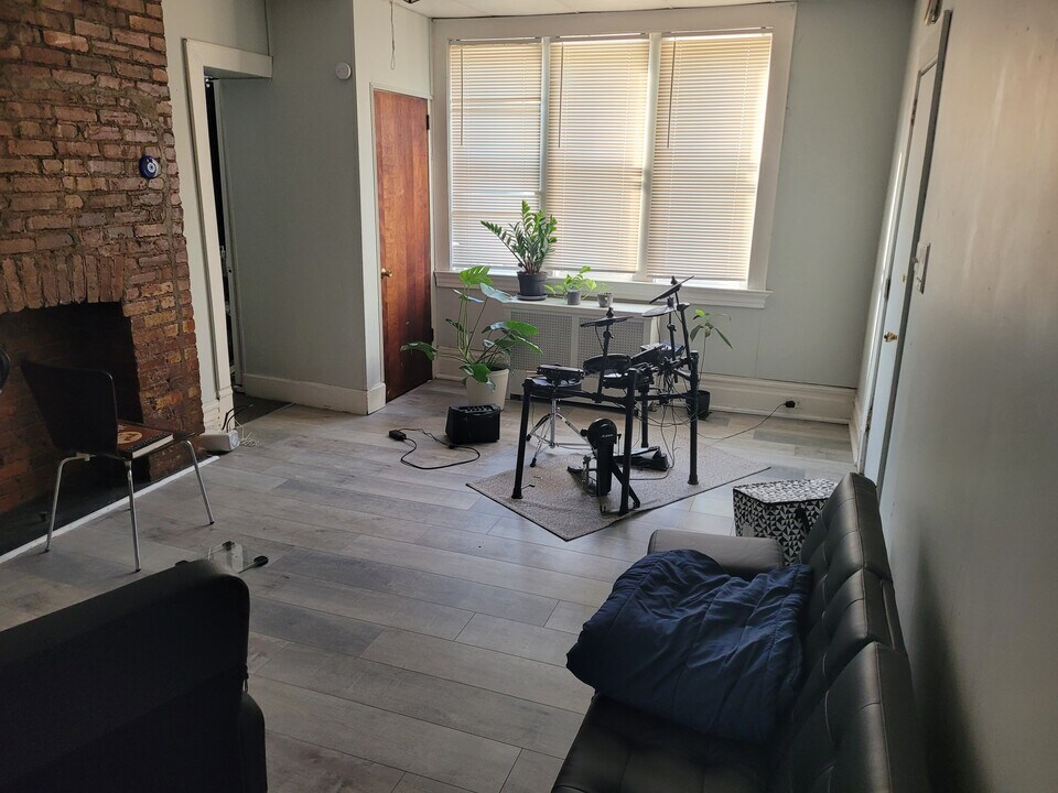 5216 5th Ave, Unit 4 in Pittsburgh, PA - Building Photo