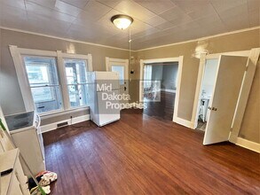 735 S Wisconsin St in Mitchell, SD - Building Photo - Building Photo