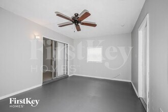 462 SE Streamlet Ave in Port St. Lucie, FL - Foto de edificio - Building Photo