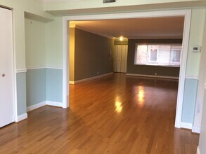 2270 Madison Rd, Unit 1B in Cincinnati, OH - Building Photo - Building Photo