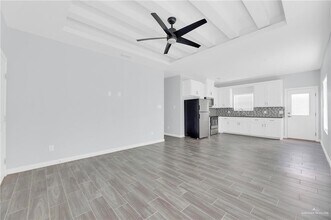 1405 San Vicente, Unit 3 in Weslaco, TX - Foto de edificio - Building Photo